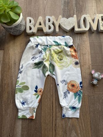 - Pantalon  - 9 mois - Très bon état 