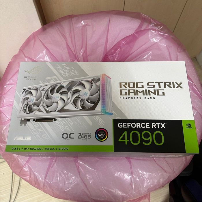 ASUS ROG Strix NVIDIA GeForce RTX 4090 OC White Edition Neuf - photo numéro 2