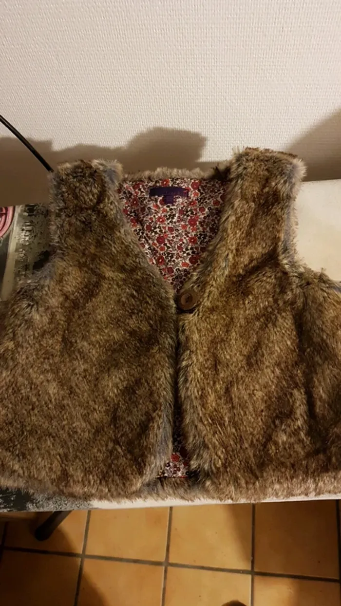 Gilet sans manches fausse fourrure