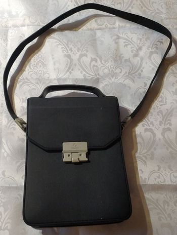 Pochette rigide noire