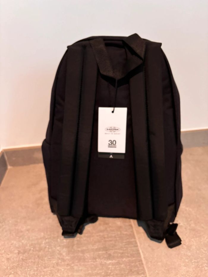 Sac à dos Eastpak 24 litres Neuf - photo numéro 2