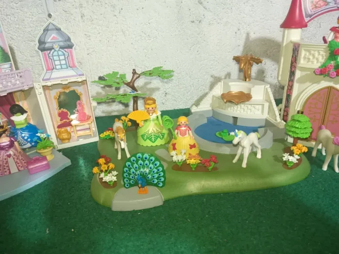 Lot princesses playmobil (fontaine 4137, château transportable 5419, - photo numéro 2