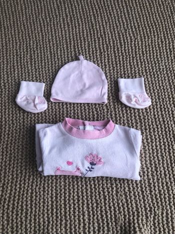 Lot pyjama +bonnet et chaussons