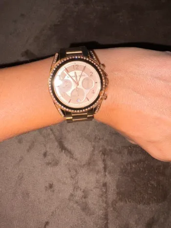 Montre Michael Kors. Rose doré en bon état