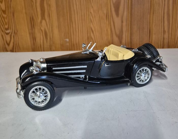 Voiture miniature Bburago Mercedes benz 500k roadster 1936 1/20