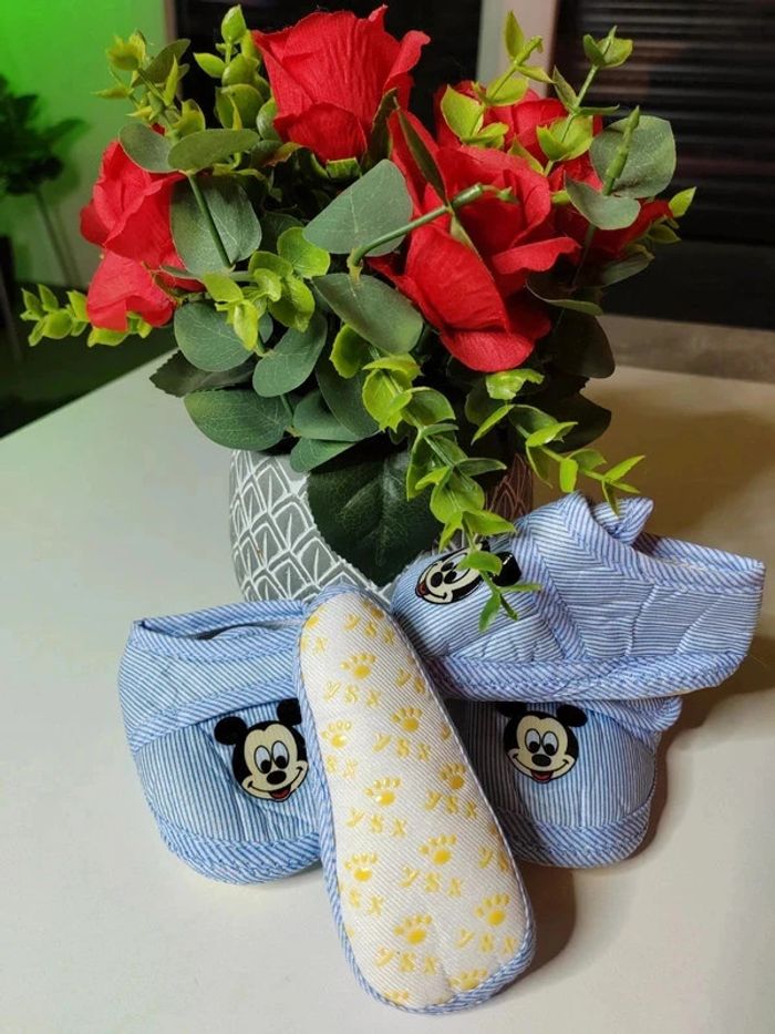 2 paires de Chaussons mickey 0/3 mois - Disney - photo numéro 4