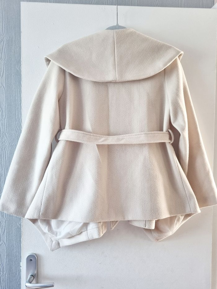 Manteau beige avec ceinture - photo numéro 2