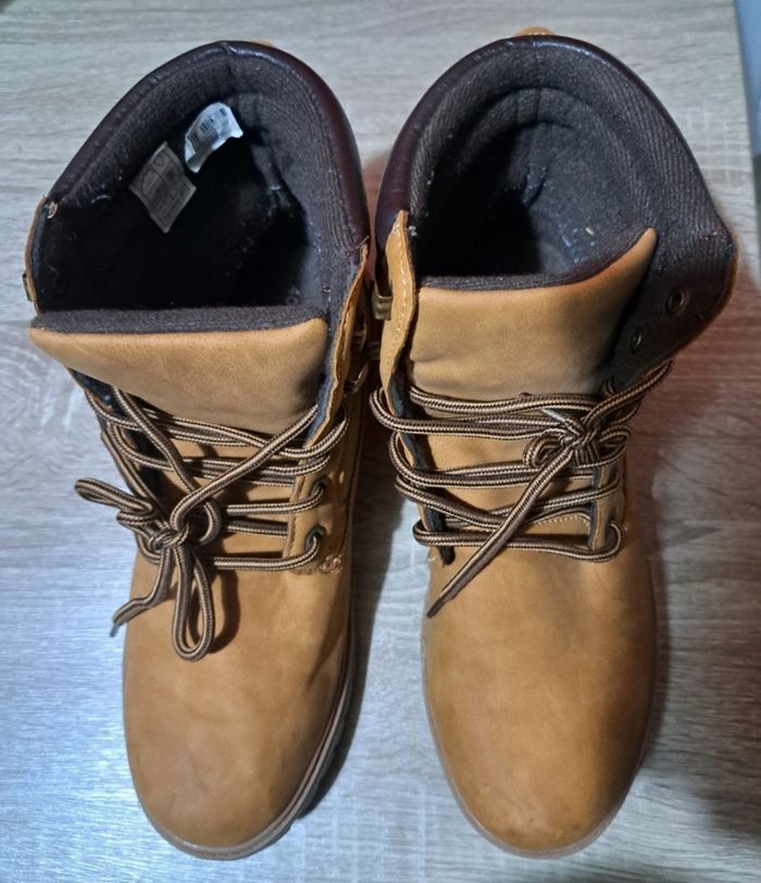 Chaussures 40 . Très bon état TEX