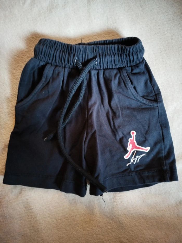 Short Jordan taille 2 ans