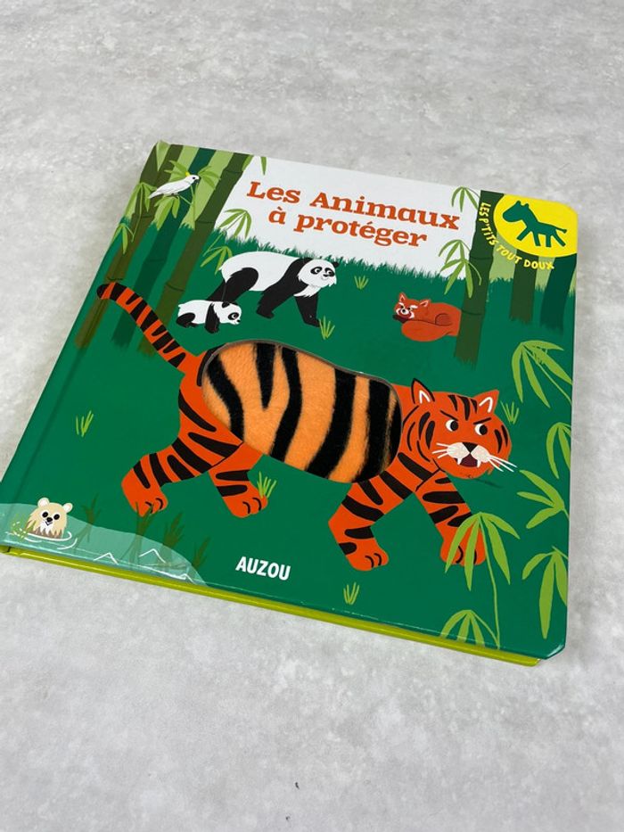 Livre bébé d’éveil animaux à toucher Auzou