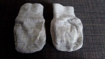 Moufles nouveau née TBE bébé 9