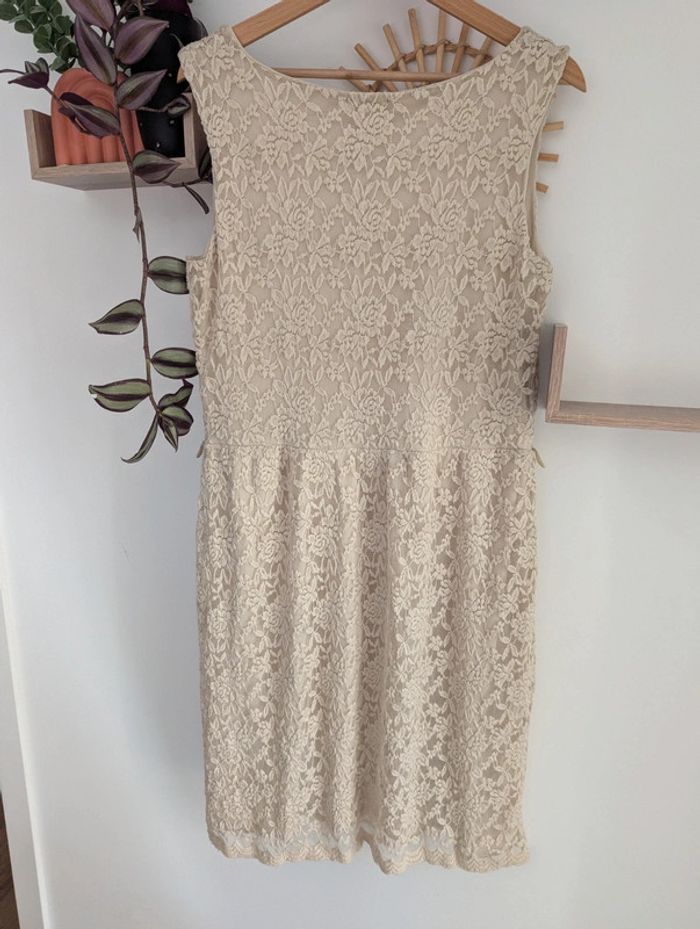 Robe beige en dentelle taille 44 - photo numéro 5