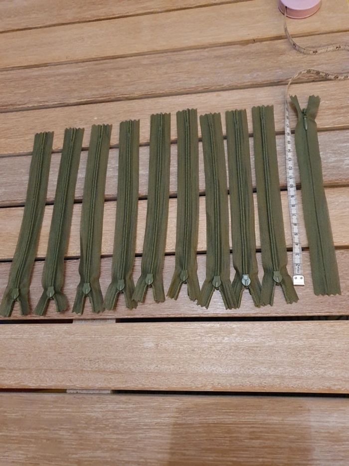 Lot de 10 fermetures éclairs couleur Kaki 18 cm