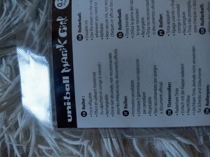 Roller encre effaçable 0.7 mm Uni ball - photo numéro 3