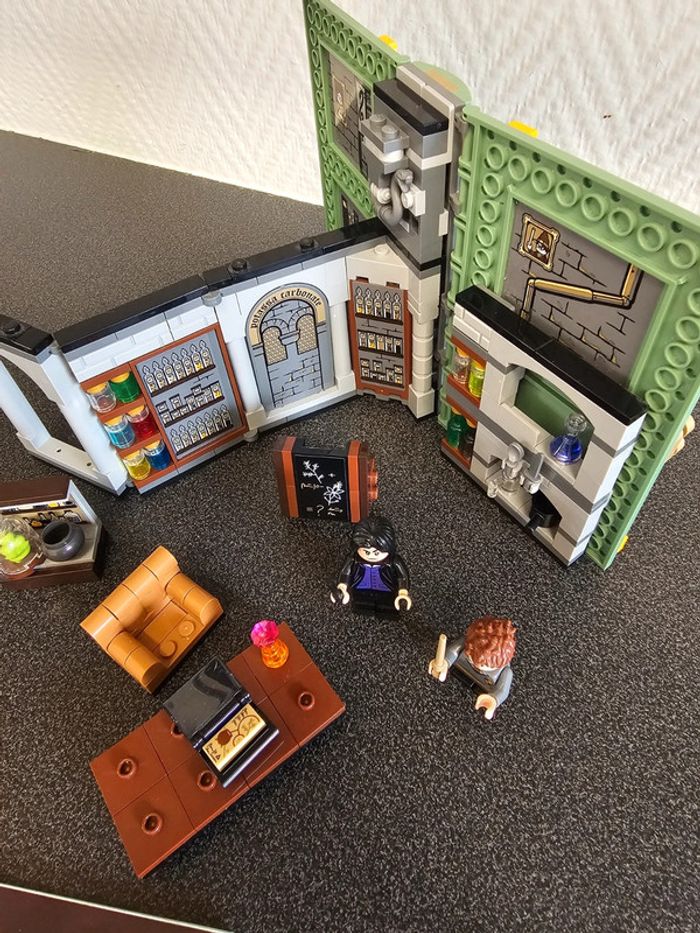 Harry Potter Poudlard : le cours de potions LEGO
76383 - photo numéro 2