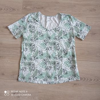T-shirt menthe à fleurs noires t46