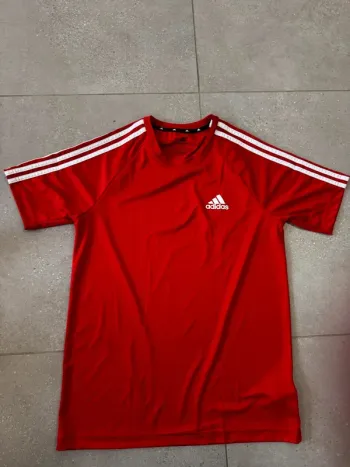 Ensemble adidas, taille S, très bon état