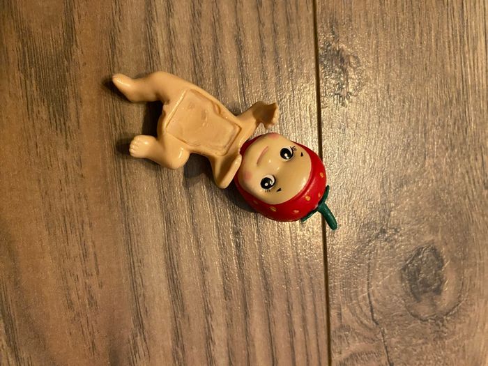 Lot Figurine bébé fraise + pâte à modeler Minnie - photo numéro 8