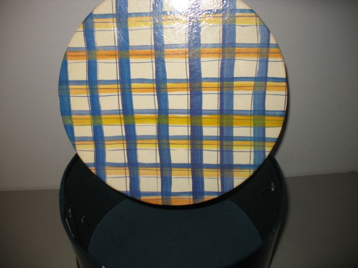 BOITE RONDE BLEUE EN CARTON - n°01 - photo numéro 3