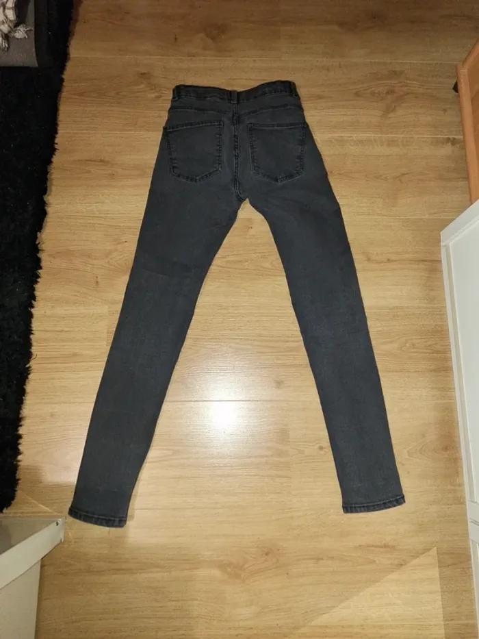 Jean noir délavé - photo numéro 3