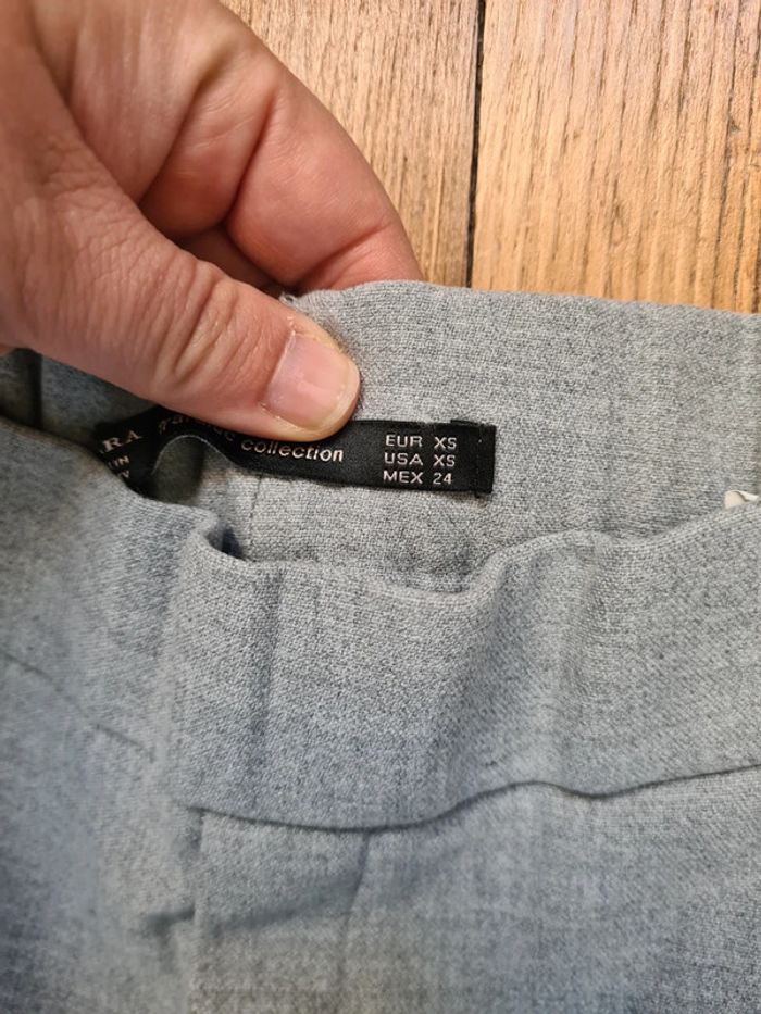 Pantalon gris 7/8 de chez Zara - taille XS - photo numéro 2