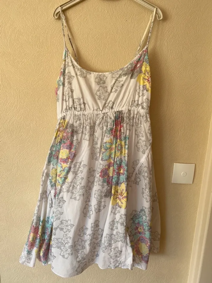 Robe a bretelles