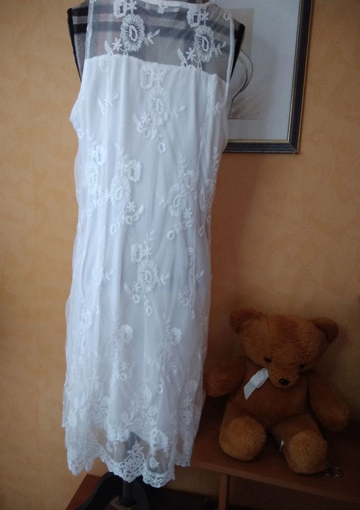 Robe blanche dentelle et broderie - photo numéro 2