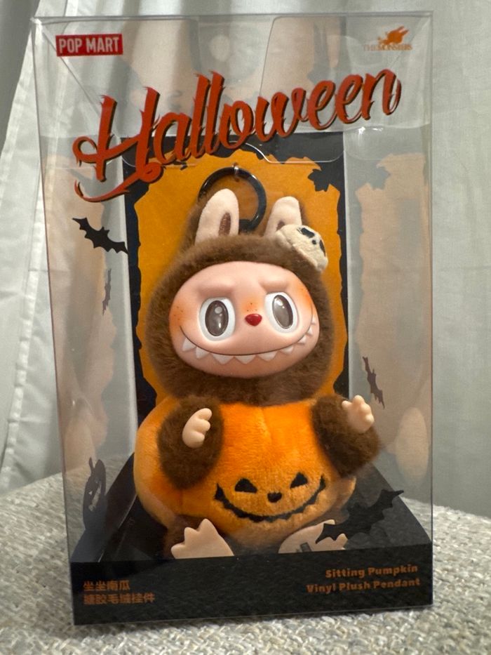 Labubu Citrouille Sitting Pumpkin Vinyl Plush Pendant