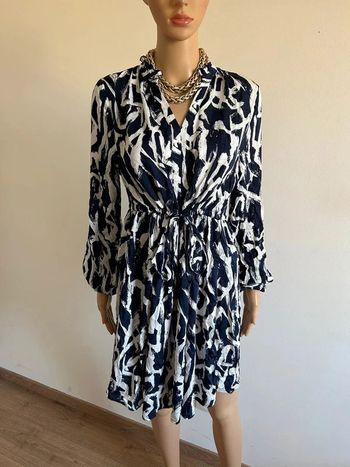 Robe bleue marine et blanche neuve à manches longues Vila taille 38 (valeur 50€)