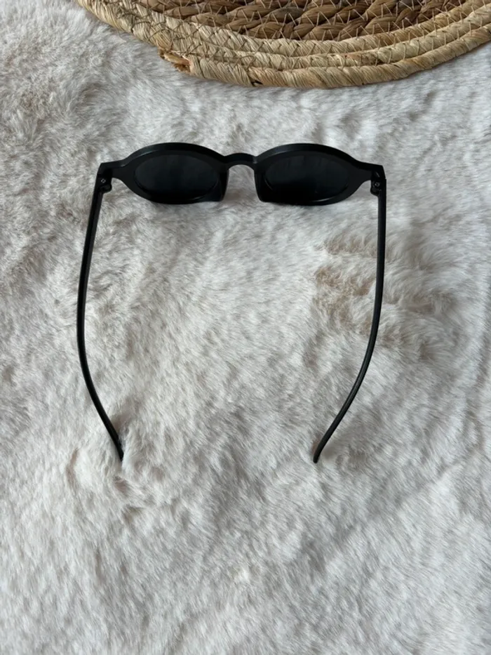 Lunette de soleil - photo numéro 3