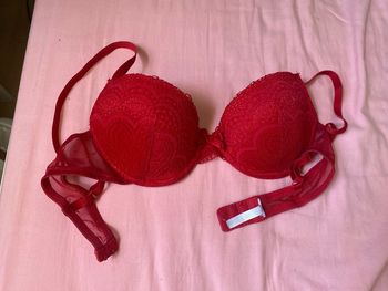 soutien-gorge rouge à coque et à armature, Gemo taille 90 B