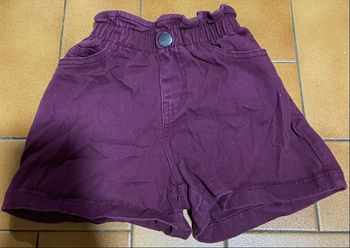 Short couleur bordeaux taille 3 ans