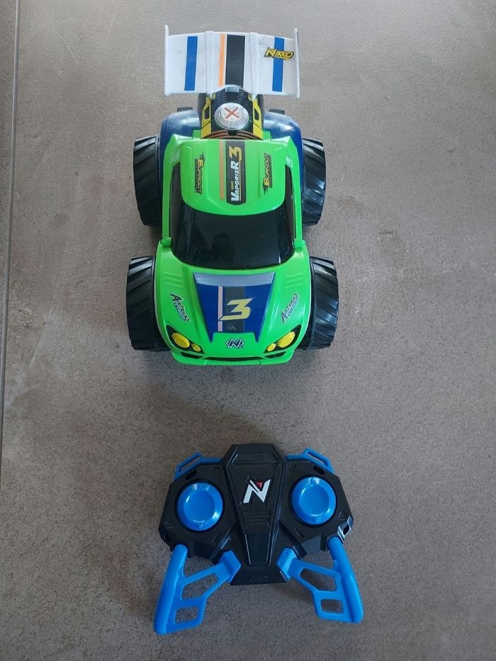 Voiture télécommandée