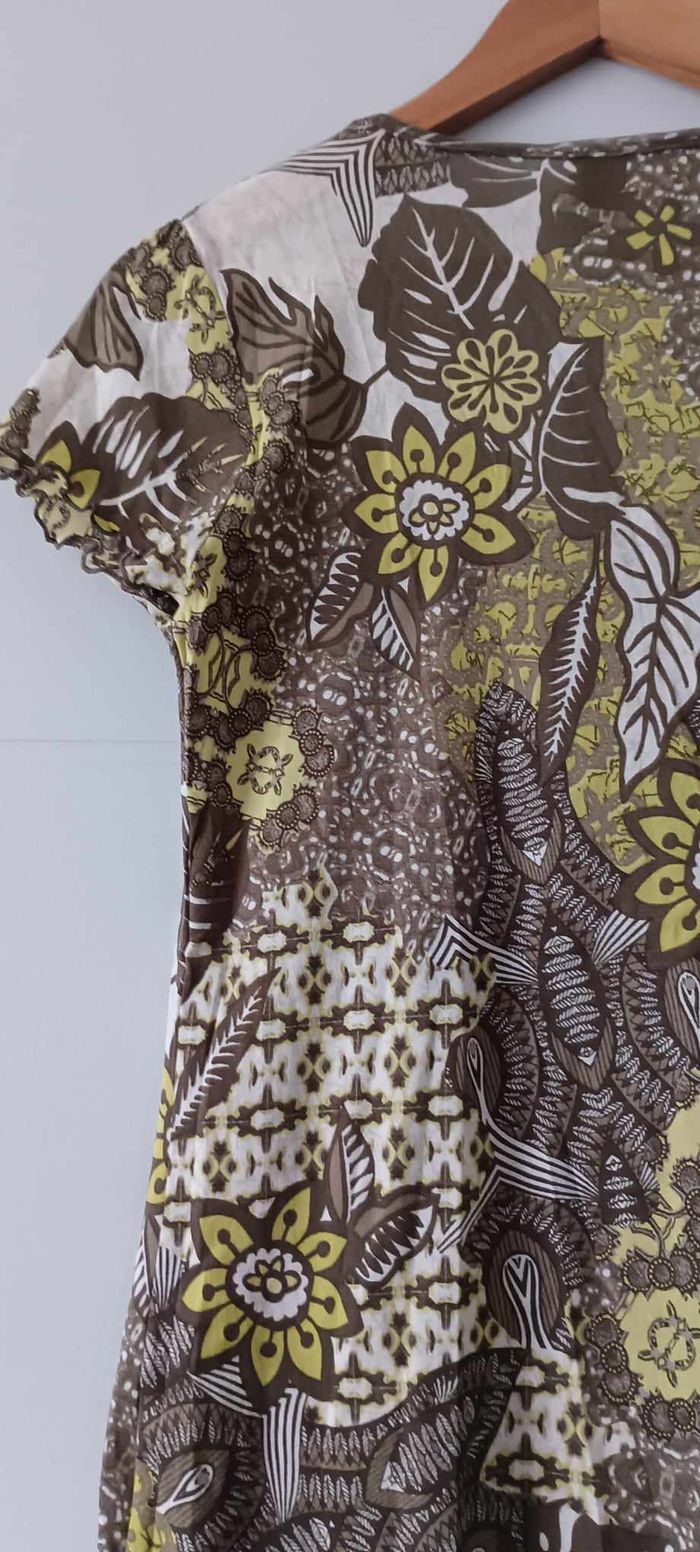 T-shirt fleuri vert/marron manches courtes col  rond avec bois marque Armand Thiery Taille 3 - photo numéro 6