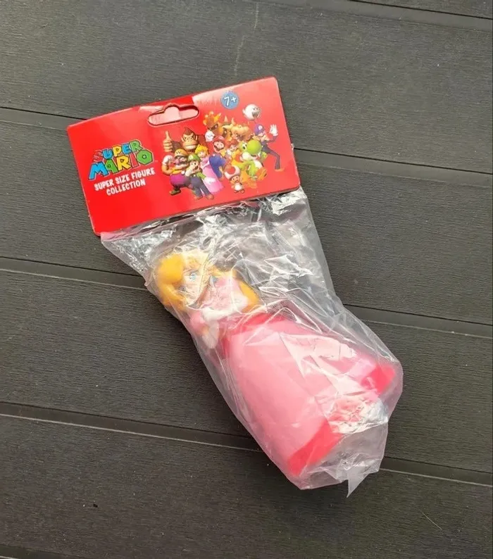Grande figurine Princess Peach - Nintendo, Mario - photo numéro 5