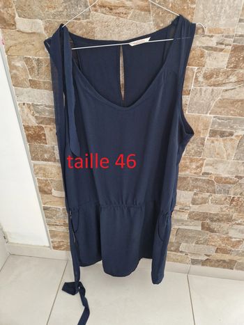 1 robe couleur bleu marine  marque camaieu taille 46