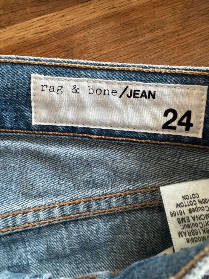 Jean bleu broderies florales noires • Blue jeans with black floral embroidery Rag&Bone Taille 34 - photo numéro 10