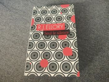 Livre Seul le silence - 622 pages