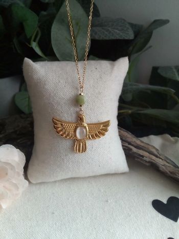 Collier aigle pierres de sélénite et de jade