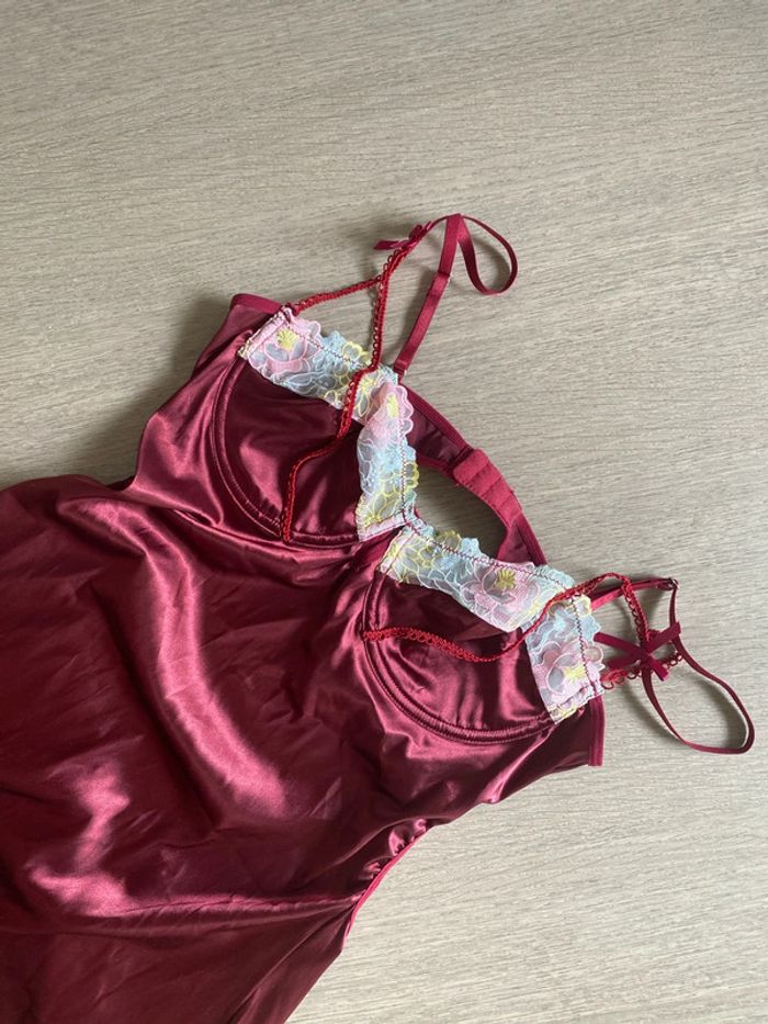 Nuisette rouge foncé taille xl mais taille petit - photo numéro 2