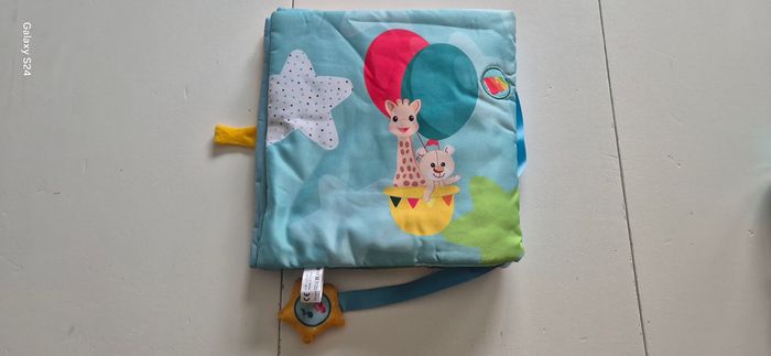 Lot livre interactif touch & play et le hochet shake shake Sophie la girafe - photo numéro 5