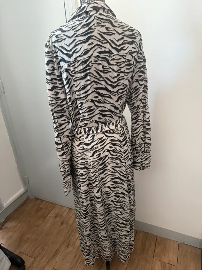 Robe longue cintrée imprimé zèbre Bérénice – Modèle Ramina – Taille 36 - photo numéro 3