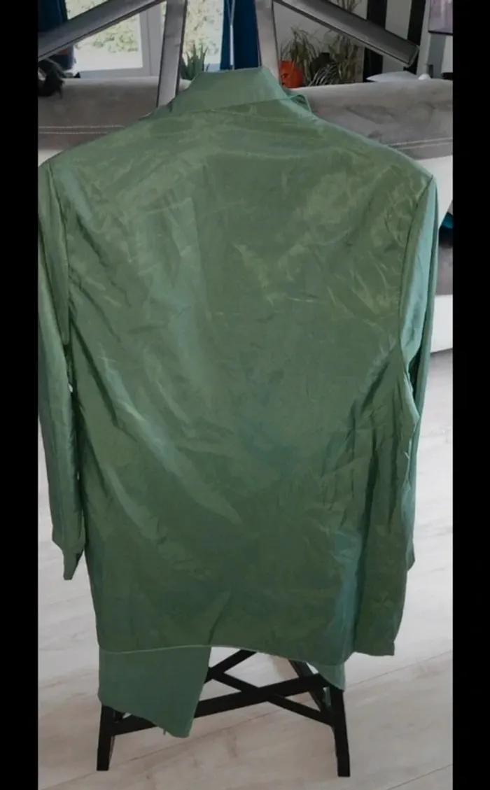 Veste verte Shein taille 1XL. Porté ouvert.
Neuve jamais portée - photo numéro 5