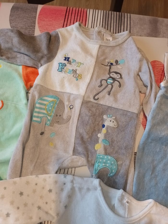 Lot 5 pyjamas Taille 1 mois - photo numéro 6