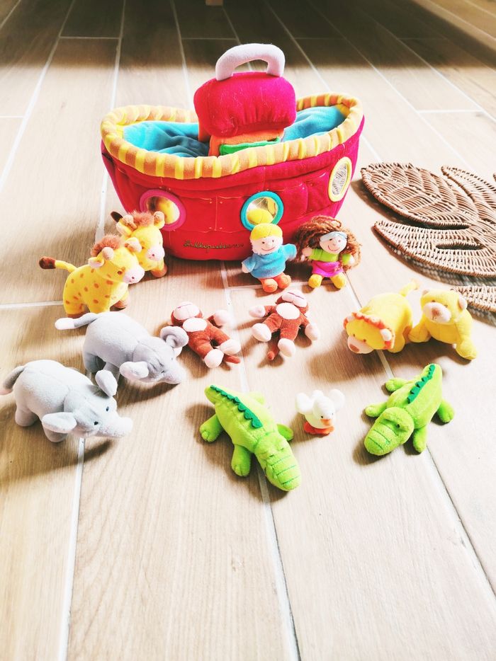 🛶 L'Arche de Noé avec animaux et personnages en peluche marque Lilliputiens