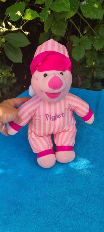 Peluche doudou porcinet en pyjamas