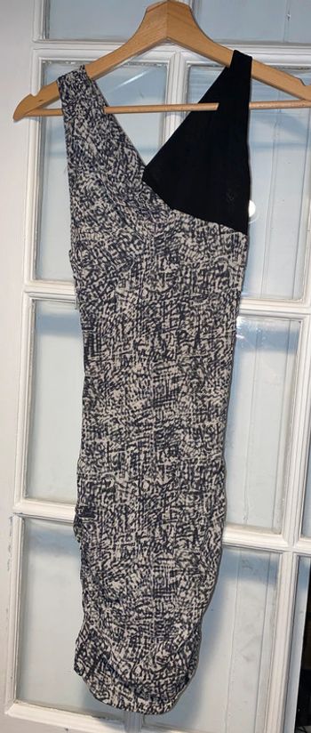 Robe en soie iro  Drapée Taille 34  valeur 279 euros