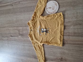 T-shirt Manches Longues Jaune Moutarde Tigre sur Trottinette Kiabi - 6 mois