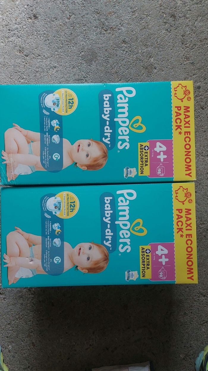Couche pampers taille 4+ babydry 98couche par carton soit 196couche pour 35euro