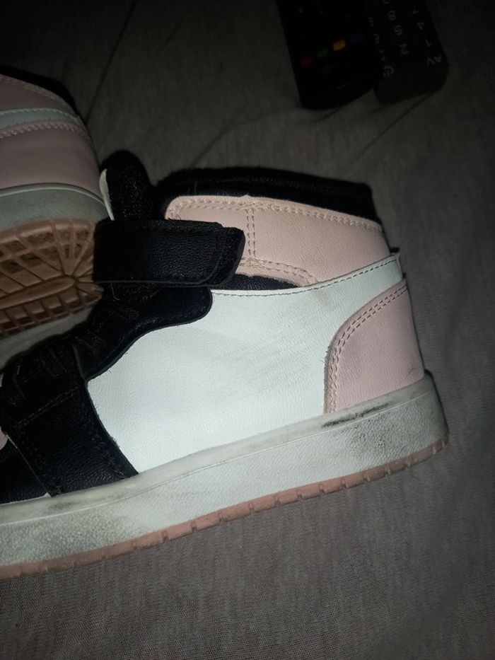 Basket montantes t. 35 quelques traces qui doivent partir à l'éponge - photo numéro 3